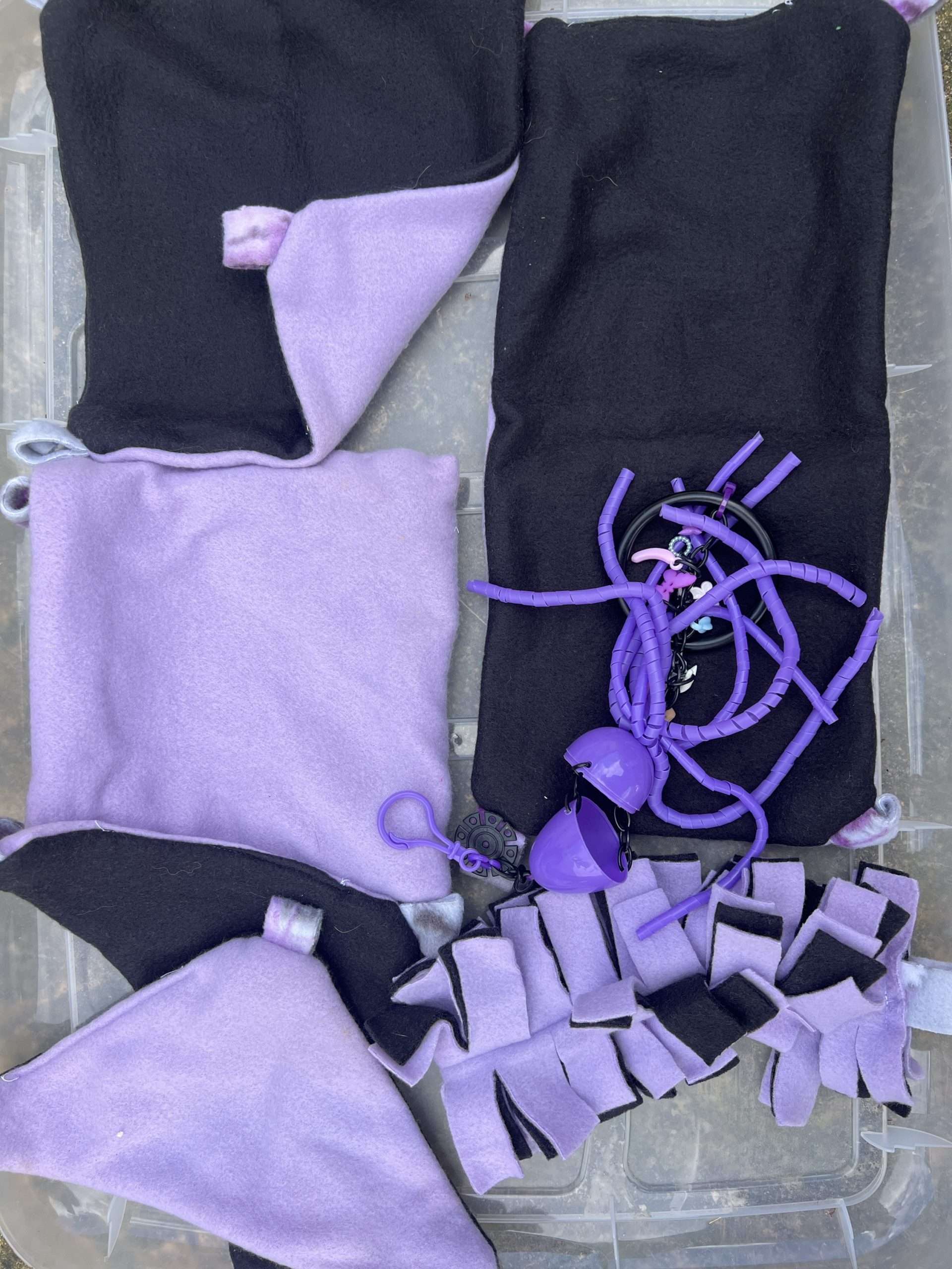 Set morado y negro + juguete